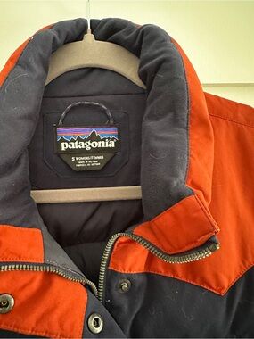 Patagonia Bivy women’s jacket size small! Navy / Burnt Orange